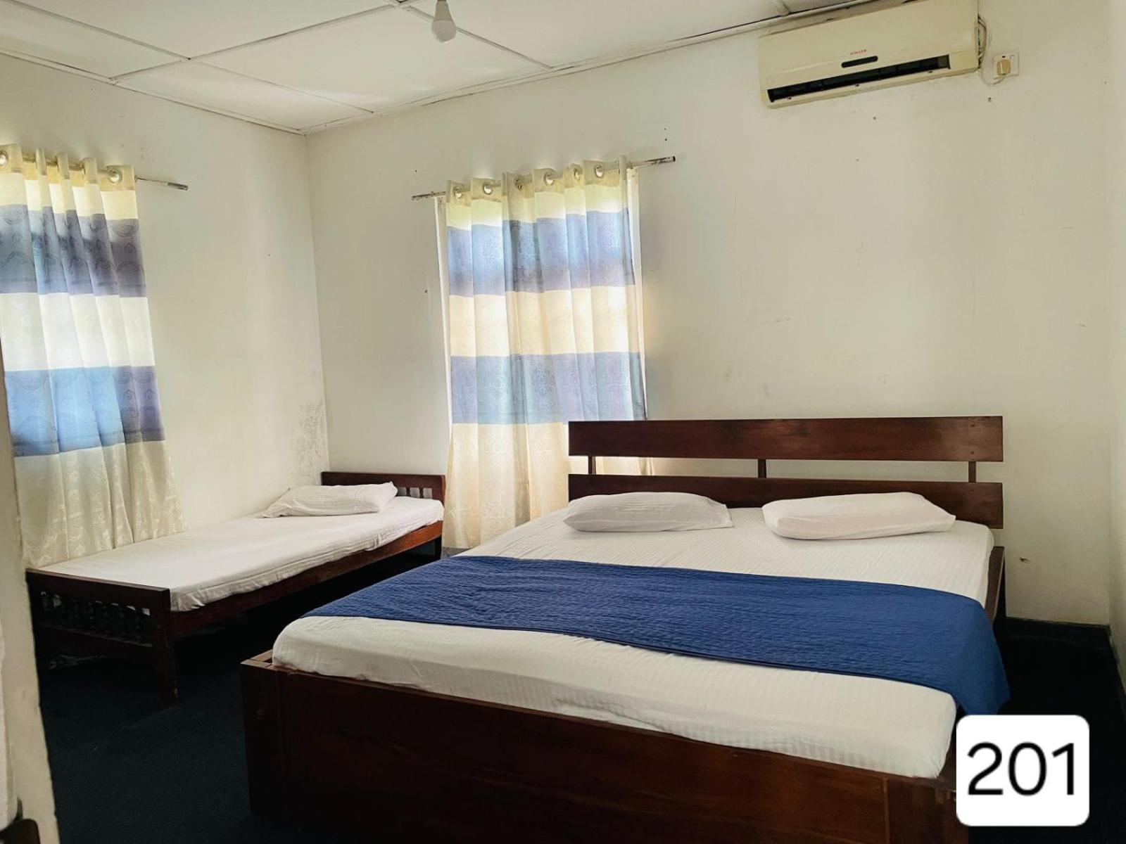 Sky Beam Hotel Канди Номер фото
